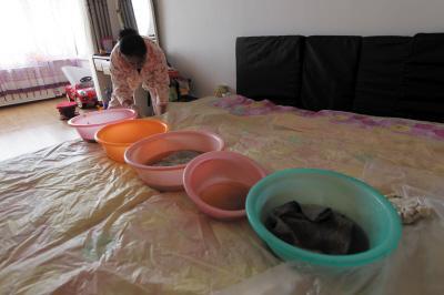 乾安楼上漏水，住户失联，小区没物管，业主维权难！律师来支招……